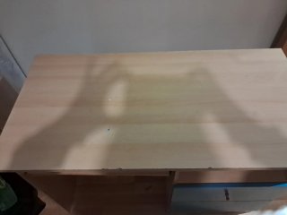 Scrivania in legno con cassetti