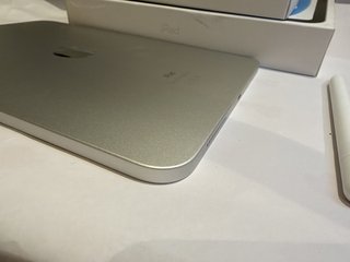 iPad 10ª gen 64GB argento + Apple Pencil con scatole