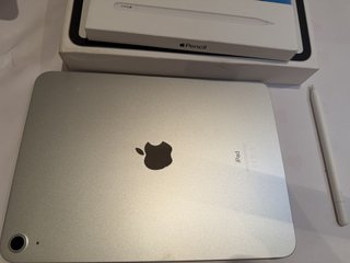 iPad 10ª gen 64GB argento + Apple Pencil con scatole