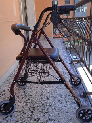 Andador, caminador, taca taca con Asiento y Cesta