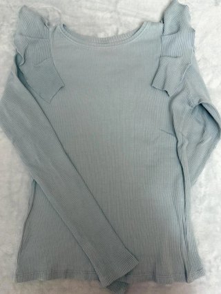 Camiseta Zara volantes manga larga azul