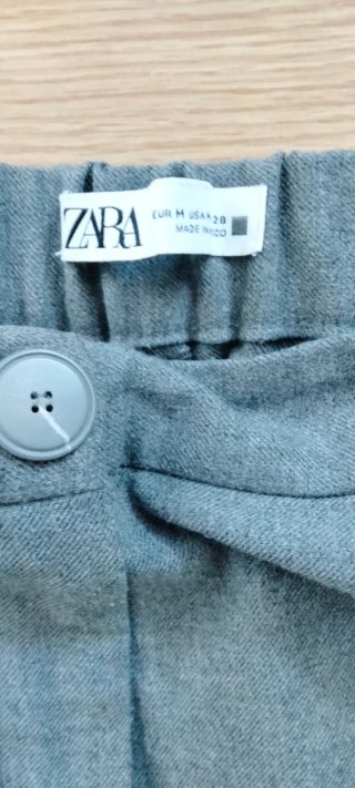 Pantalón Zara gris