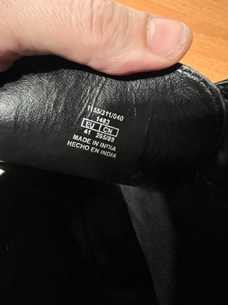 Botines negros piel hebillas doradas