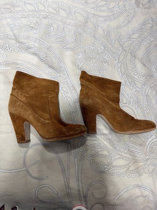 Botines de ante marrones