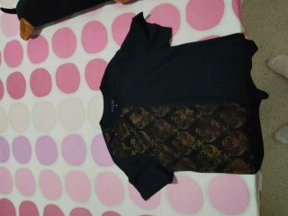 Camiseta Guess Negra y Dorada Talla M