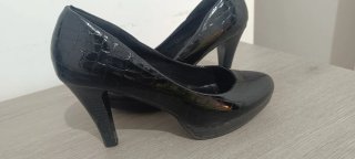 Zapatos charol negro. Tacon 10cm
