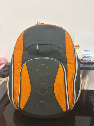 Mochila Escolar o Deportiva Negra y Naranja