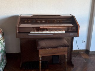 Órgano Eléctrico Vintage con Banqueta