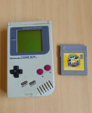 Nintendo Game Boy clásica + Pokémon Amarillo