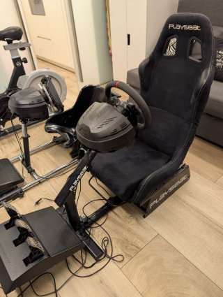 Cockpit Playseat y Volante Thrustmaster T-300
