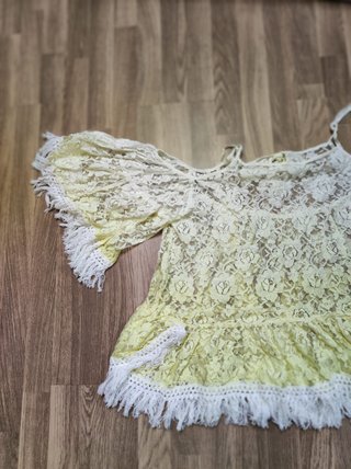 Top / Blusa de encaje con hombros descubiertos