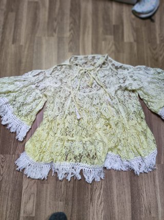 Top / Blusa de encaje con hombros descubiertos