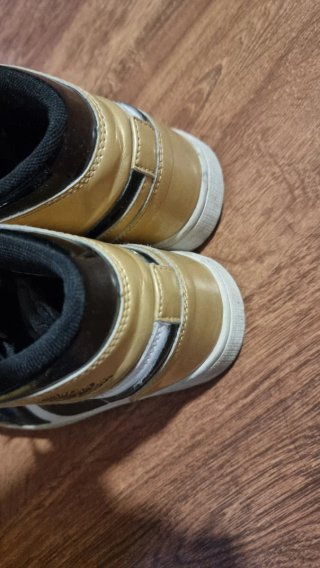 Nike Air Jordan 1, 37.5, Negro Dorado basket/volei