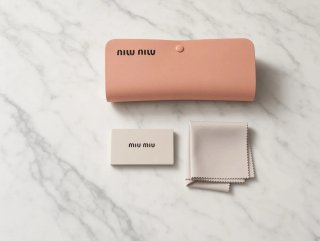 Gafas de sol estilo Miu Miu ovaladas blancas crema