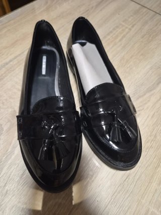 Mocasines negros charol con flecos