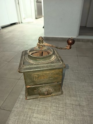Molinillo de café antiguo ETNA