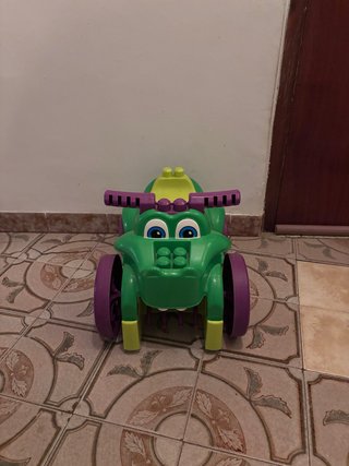 Coche correpasillos infantil cocodrilo
