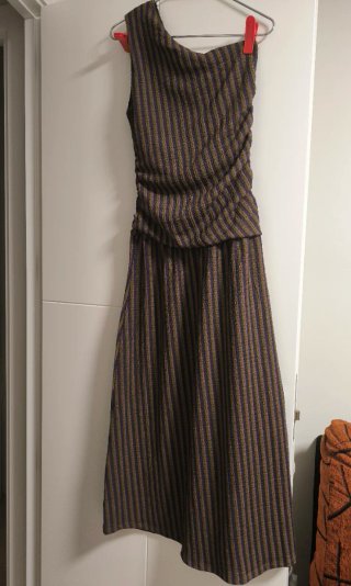 Vestido marrón y morado Tintoretto