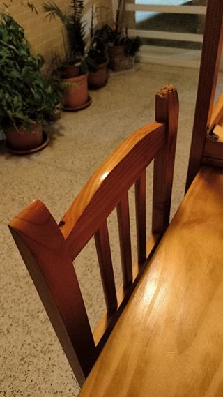 Mesa y 6 sillas de madera