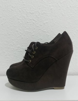 Botines de cuña marrones