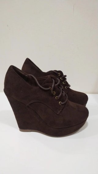 Botines de cuña marrones