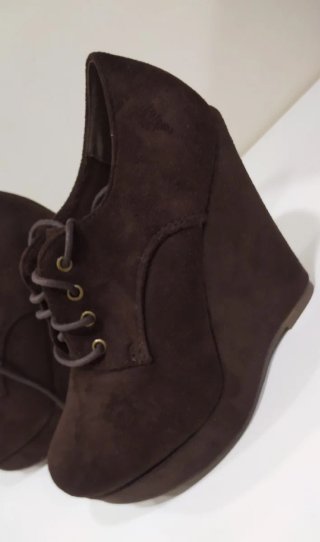 Botines de cuña marrones