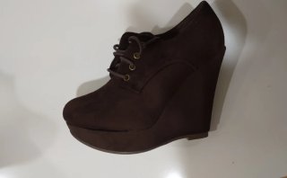 Botines de cuña marrones