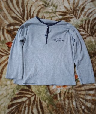 Camiseta de pijama gris de manga larga de mujer