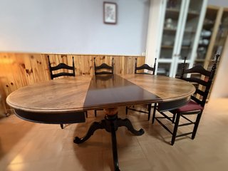 Mesa redonda extensible + 4 sillas + cojines