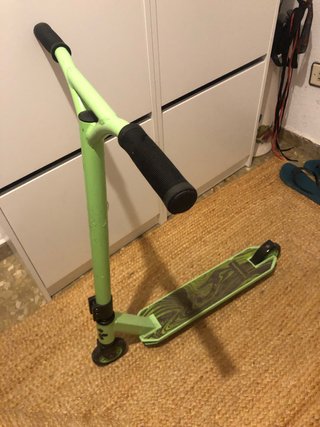 Dos patinetes para niños.