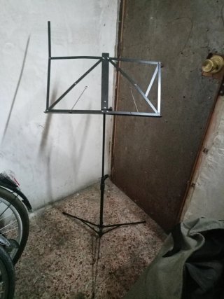 Atril para Partituras Regulable. Con funda.