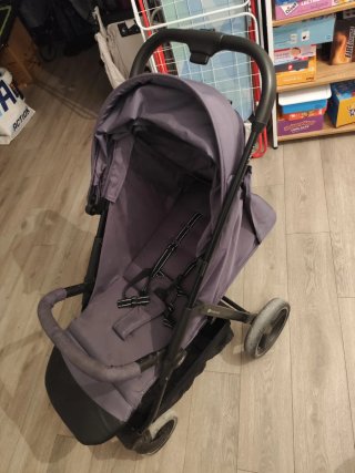 Silla de paseo reclinable y capota