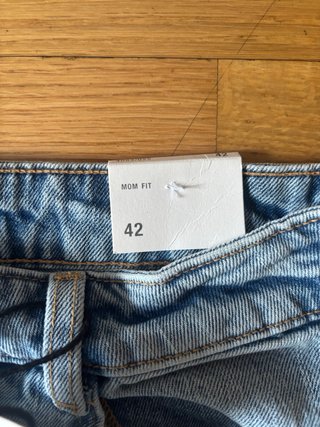 Pantalón Vaquero Mom Fit Zara
