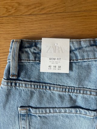Pantalón Vaquero Mom Fit Zara