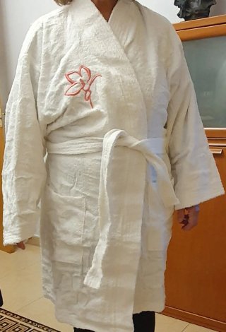 Albornoz Blanco con Bordado