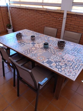 MESA DE TERRAZA CON MOSAICO HIDRÁULICO+SILLAS