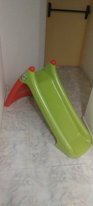 Tobogán infantil Smoby verde y rojo
