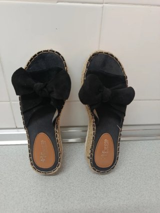 Sandalias plataforma esparto negras con lazo