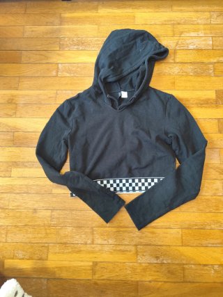 Sudadera Corta Negra con Capucha