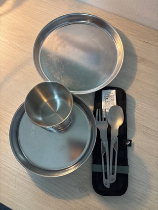 Set de Cubiertos y Platos de Acampada