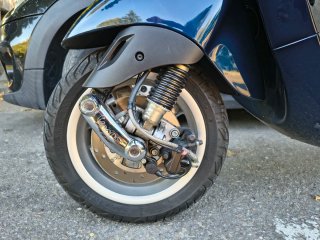 Vespa Primavera 3V Azul, asiento beige, año 2016