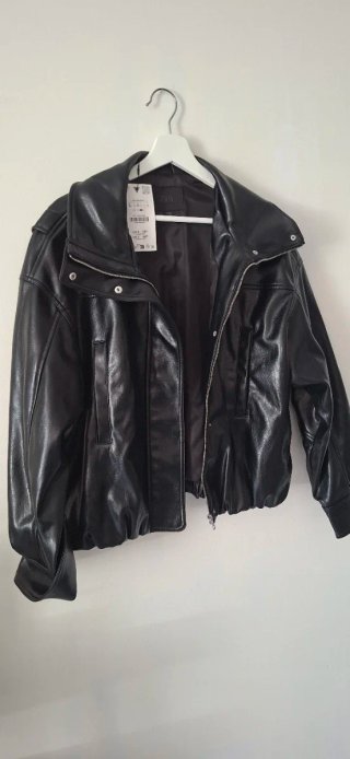 Cazadora Negra Zara Talla L