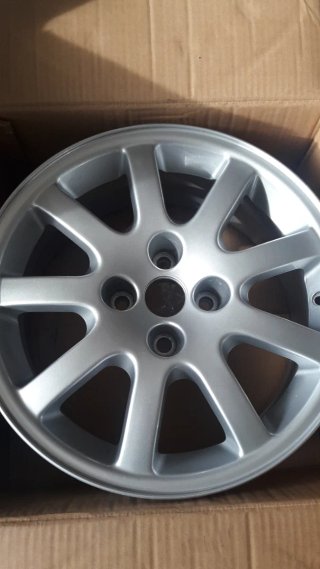 Llantas Peugeot Ouragan 16", ET 20 + Falken Nuevas