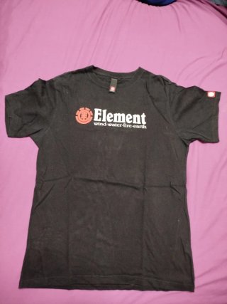 2 Camisetas Element Negra. Negra talla 14 y roja 1