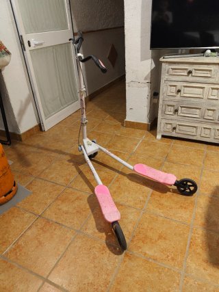 Patinete de tres ruedas tipo swing