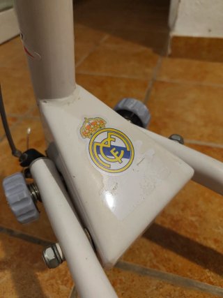 Patinete de tres ruedas tipo swing