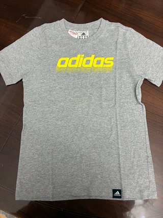 Camiseta Adidas gris logo amarillo talla 9-10