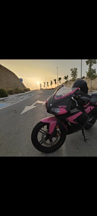 Yamaha TZR 50 Negra y Rosa