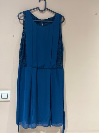 Vestido azul con encaje