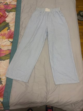 Pantalones de rayas azul y blanco